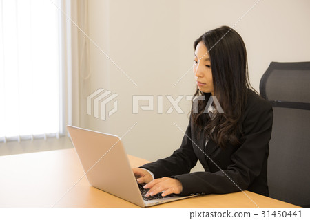 年輕女性，OL，個人電腦，商務，會議室，腰部，前視圖， 31450441