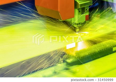 The fiber laser cutting machine   31450999