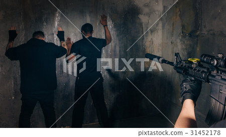 Police arrest criminals at night 31452178
