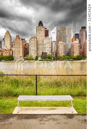 Bench along Roosevelt Island promenade. 31453424