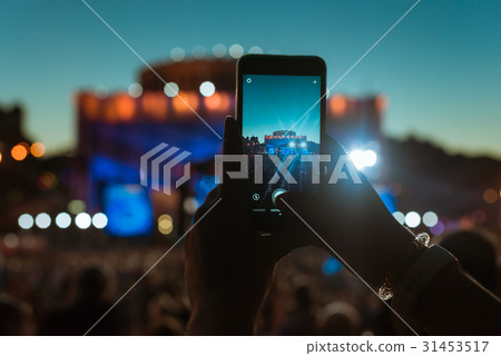 Silhouette hands of audience crowd people use Silhouette hands of audience crowd people use 31453517