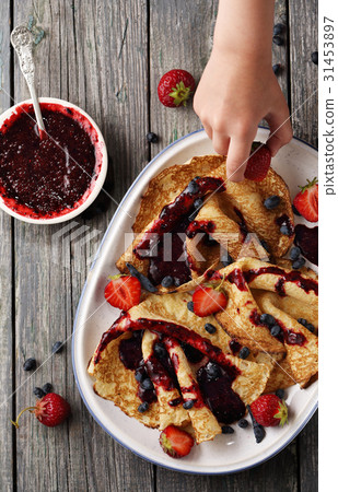 child takes a berry 31453897