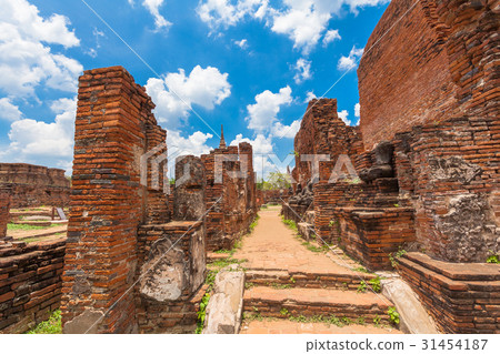 Ruins of temples in Ayutthaya period 31454187