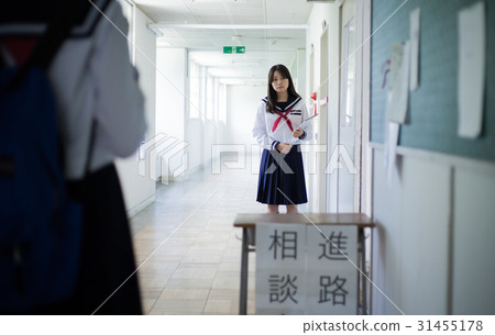 Girls studying career course 31455178