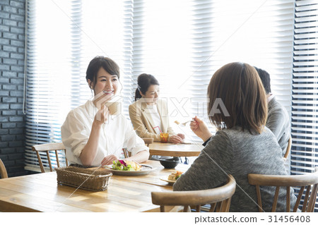 lunch time 31456408