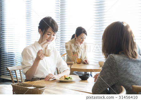 lunch time 31456410