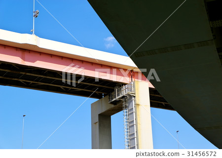 Metropolitan Expressway Kawaguchi Line Jiangbei JCT bridge girder and piers June, 2017 middle telephoto Metropolitan Expressway Kawaguchi Line Jiangbei JCT bridge girder and piers June, 2017 middle telephoto 31456572