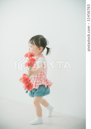 child, kid, younger 31456763