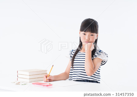 Elementary school student to study 31457350