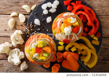 Giardiniera - vrelish of pickled vegetables 31458948