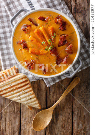 Soup of sweet potato with bacon and herbs 31458977