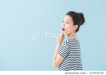 Casual 20's female (blue background) 31459239