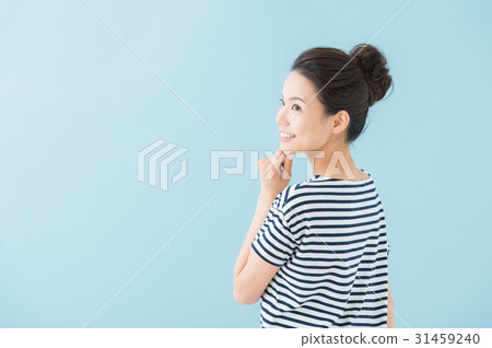 Casual 20's female (blue background) 31459240