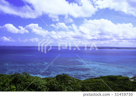 從宮古島的觀測所看到的藍色的大海和天空 31459730