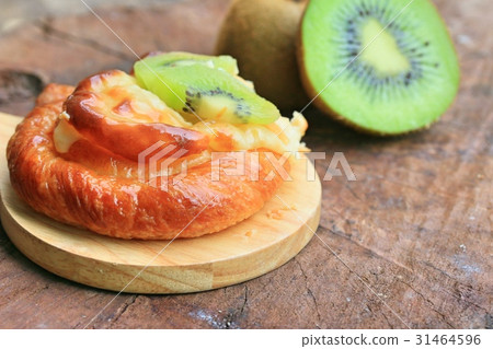 bread kiwi fruit tart 31464596