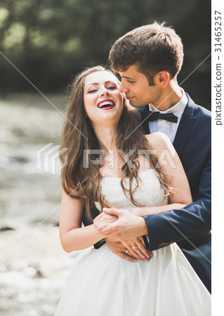 Beautifull wedding couple kissing and embracing Beautifull wedding couple kissing and embracing 31465257