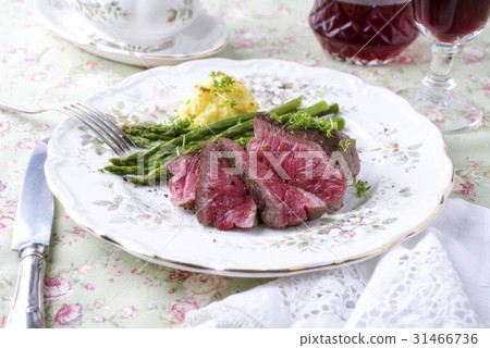 Point Steak with Green Asparagus and Mashed Potato 31466736