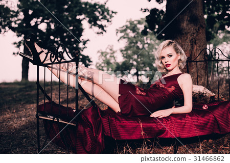 Beautiful and elegant blonde woman with red lips 31466862