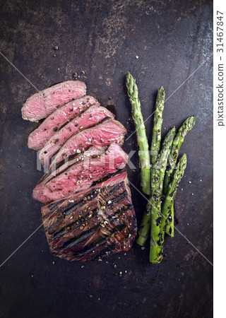 Barbecue Point Steak with Green Asparagus 31467847