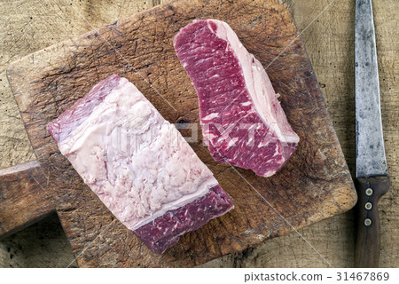 Wagyu Roastbeef on old Cutting Board Wagyu Roastbeef on old Cutting Board 31467869