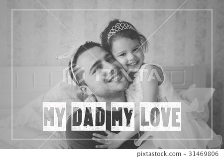 Little girl with father wearing crowns. Fathers 31469806