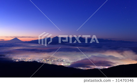 圖庫照片: 夜景 霓虹燈 照明