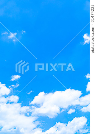 在雨季天空雲彩拷貝空間積云初夏天空寬拷貝空間前的清楚的天空 在雨季天空雲彩拷貝空間積云初夏天空寬拷貝空間前的清楚的天空 31474222