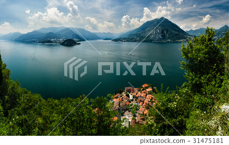 Top view on Lago di Como 31475181