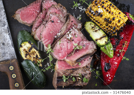 Barbecue Point Steak with Vegetable 31476040