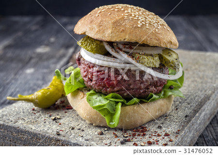 Barbecue Hamburger with Vegetable Barbecue Hamburger with Vegetable 31476052