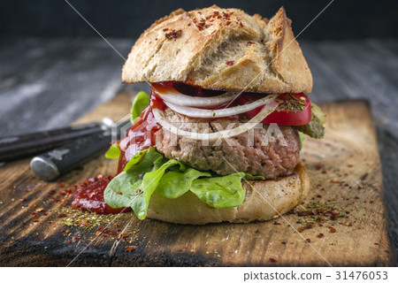 Barbecue Hamburger with Vegetable and Chili Relish Barbecue Hamburger with Vegetable and Chili Relish 31476053
