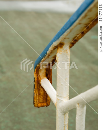 Rusted handrail 31477118