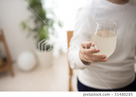 Woman     31480285