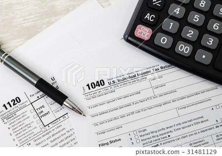 US tax form 1040 with pen and calculator US tax form 1040 with pen and calculator 31481129