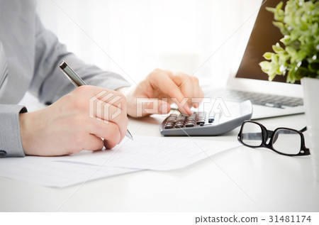 Accountant calculates tax 31481174