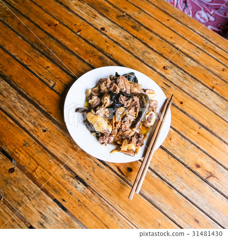 top view of chicken with mushrooms top view of chicken with mushrooms 31481430