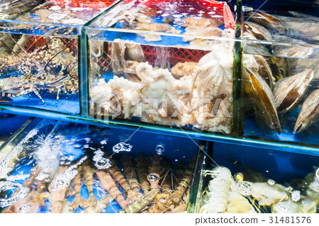 octopus, prawns in fish market in Guangzhou city 31481576