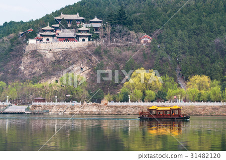 temples on East Hill of Longmen Caves 31482120