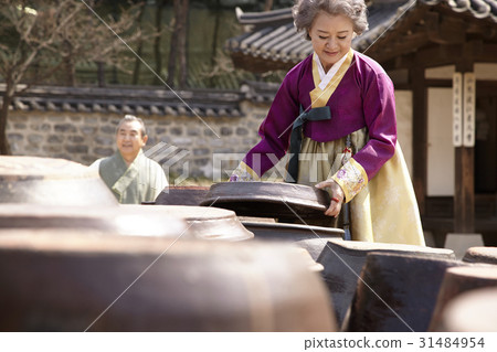 Changdok，Hanbok，Nobubu，Namsangol Hanok Village，Jung-gu，Seoul 31484954