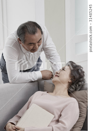 Elderly couple Elderly couple 31485245