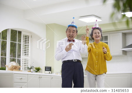 Elderly couple 31485653