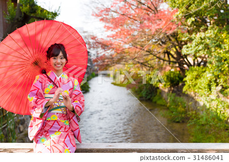 Kimono female autumn leaves image 31486041
