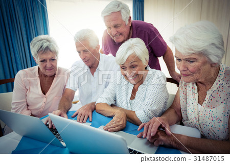 Group of seniors using a computer 31487015