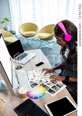 Business woman looking at pictures Business woman looking at pictures 31487302