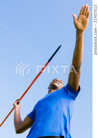 Athlete about to throw a javelin 31487813