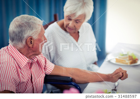 Pensioners at lunch 31488597