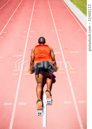 Athlete ready to run 31489115