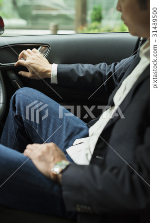 Casual middle businessman red car 31489500