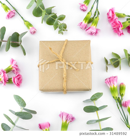 Brown gift boxes decorated with leaves and flowers Brown gift boxes decorated with leaves and flowers 31489592