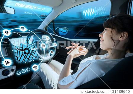 A woman riding in an automatic driving car 31489640